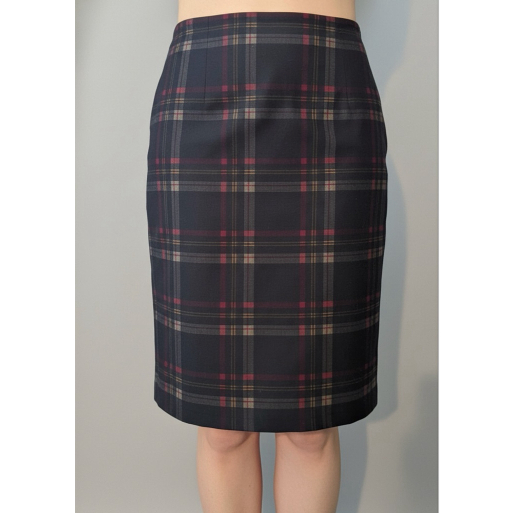 Plaid print pencil skirt. Elastic waist. Pull on. No zipper.